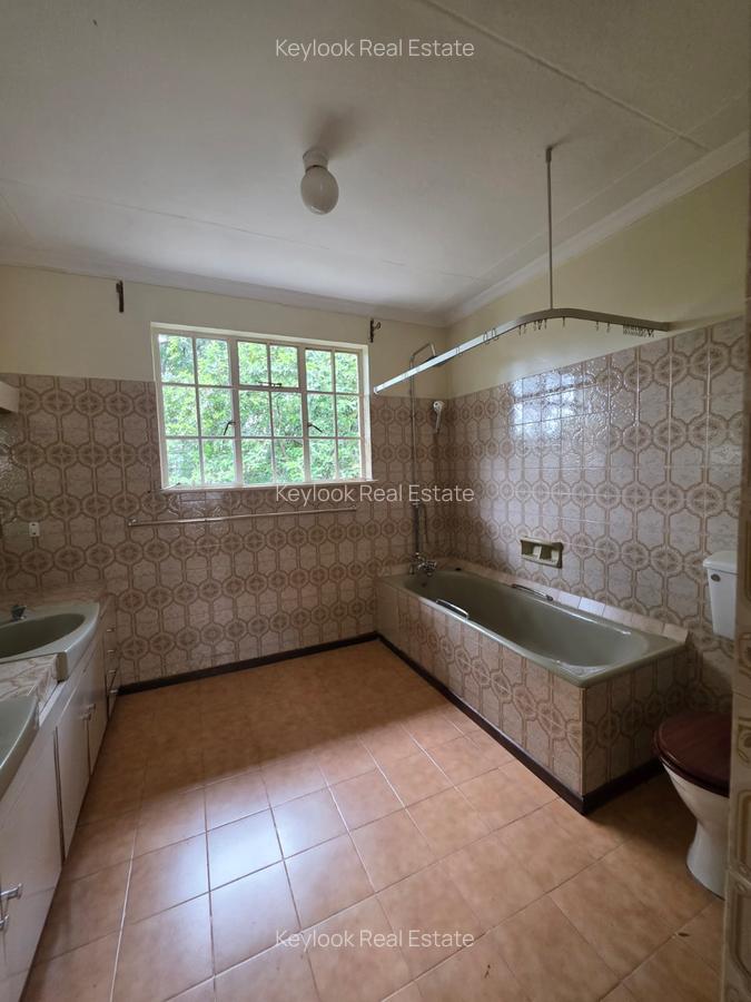 4 Bed House with En Suite at Lavington Green - 9