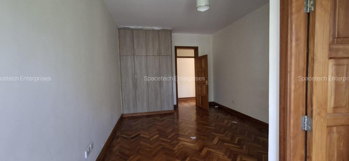 5 Bed Townhouse with En Suite in Spring Valley - 16