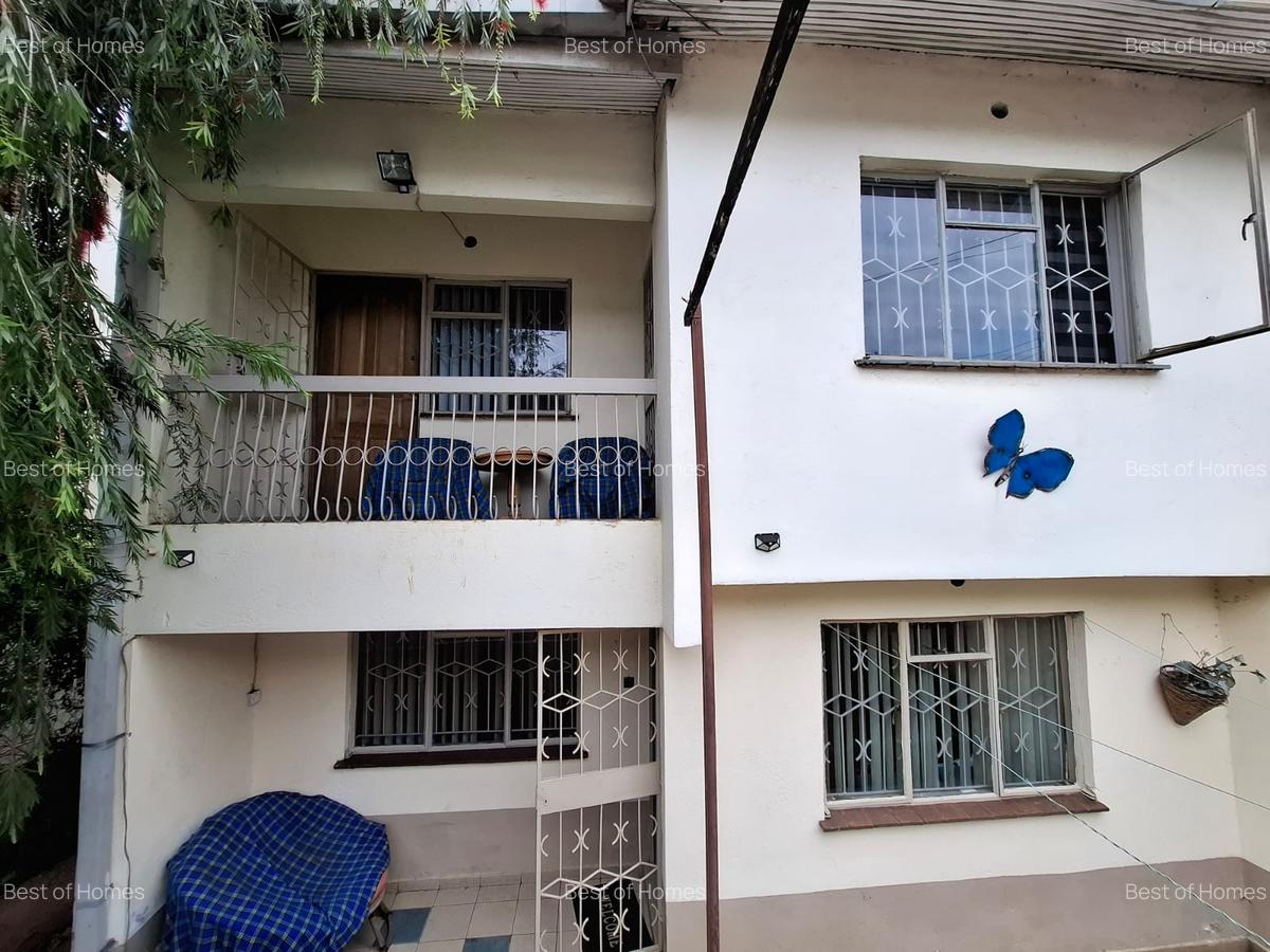 4 Bed House with Garden in Lavington - 1