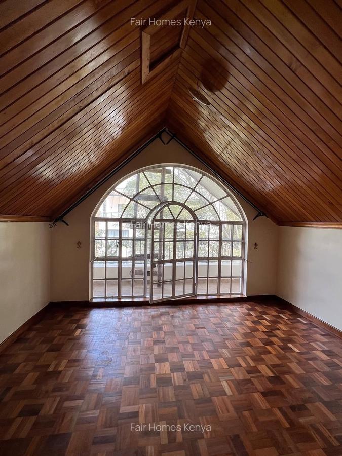 5 Bed Townhouse with En Suite at Lavington Green - 12