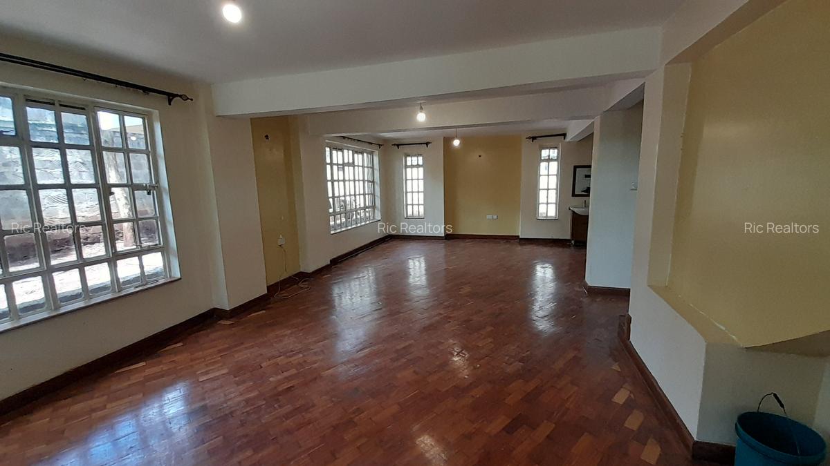 4 Bed House with En Suite at Rimpa - Road - 10