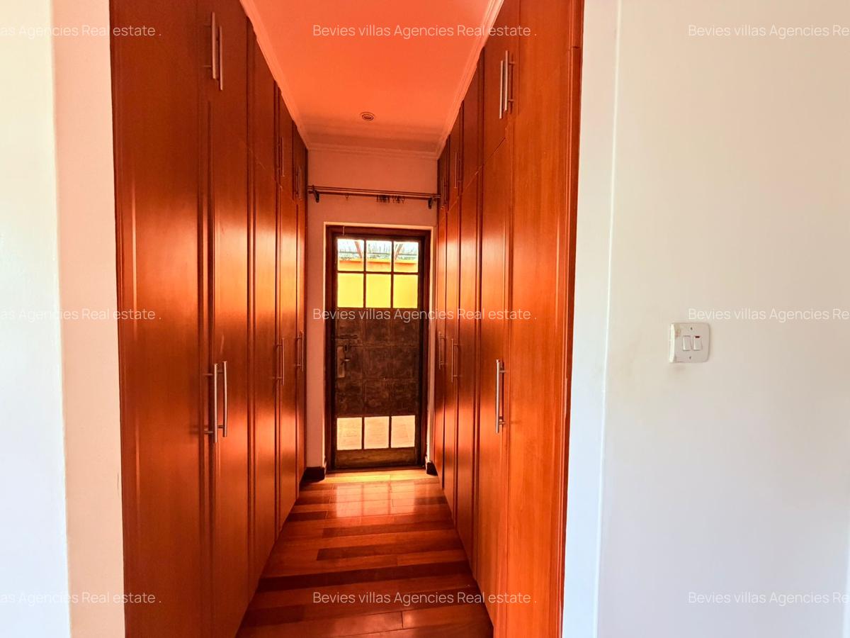 5 Bed Townhouse with En Suite at General Mathenge - 11