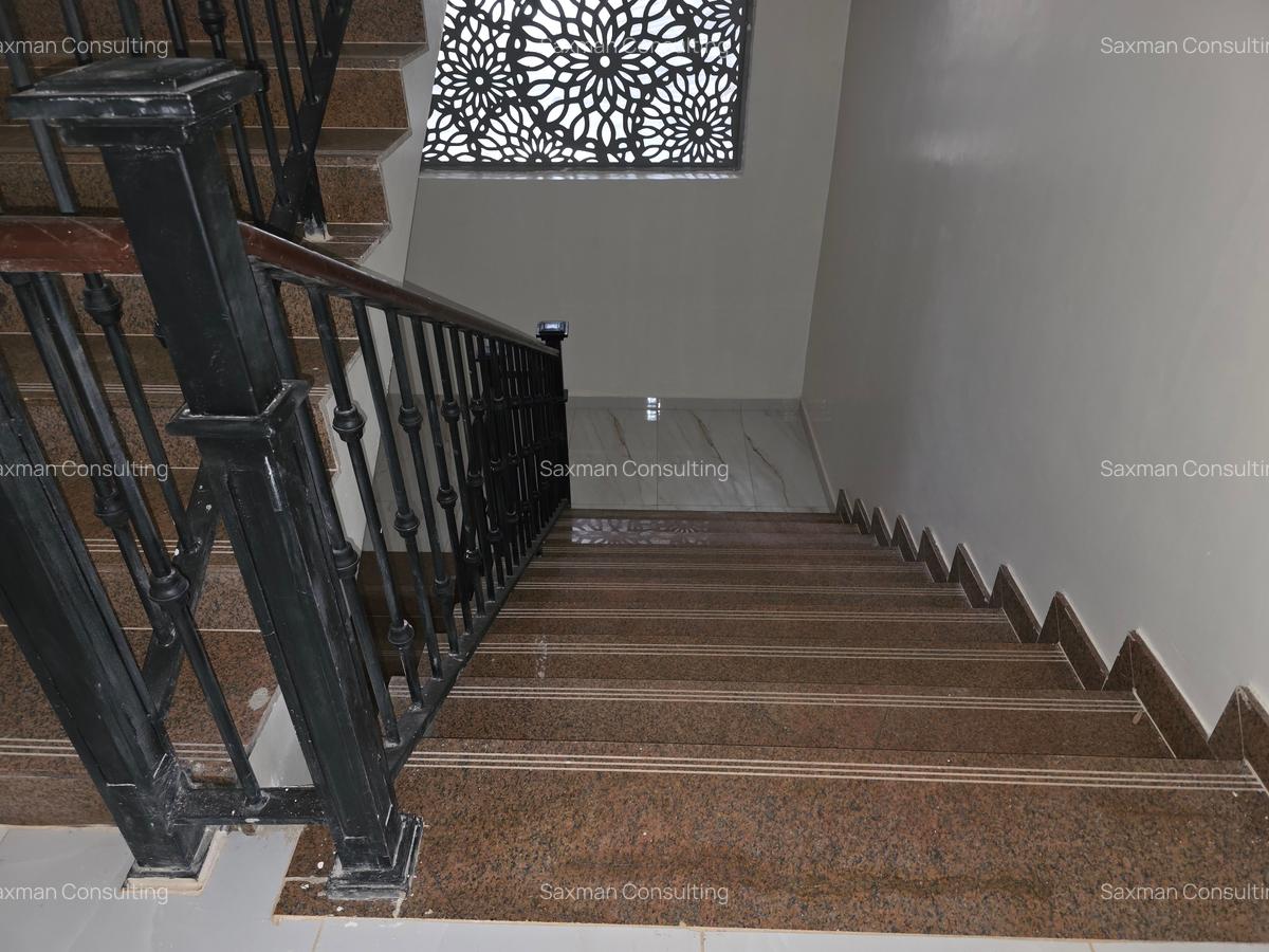 3 Bed Apartment with En Suite in General Mathenge - 17