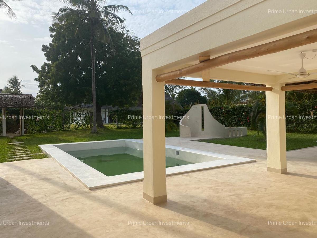 3 Bed House with En Suite in Watamu - 2