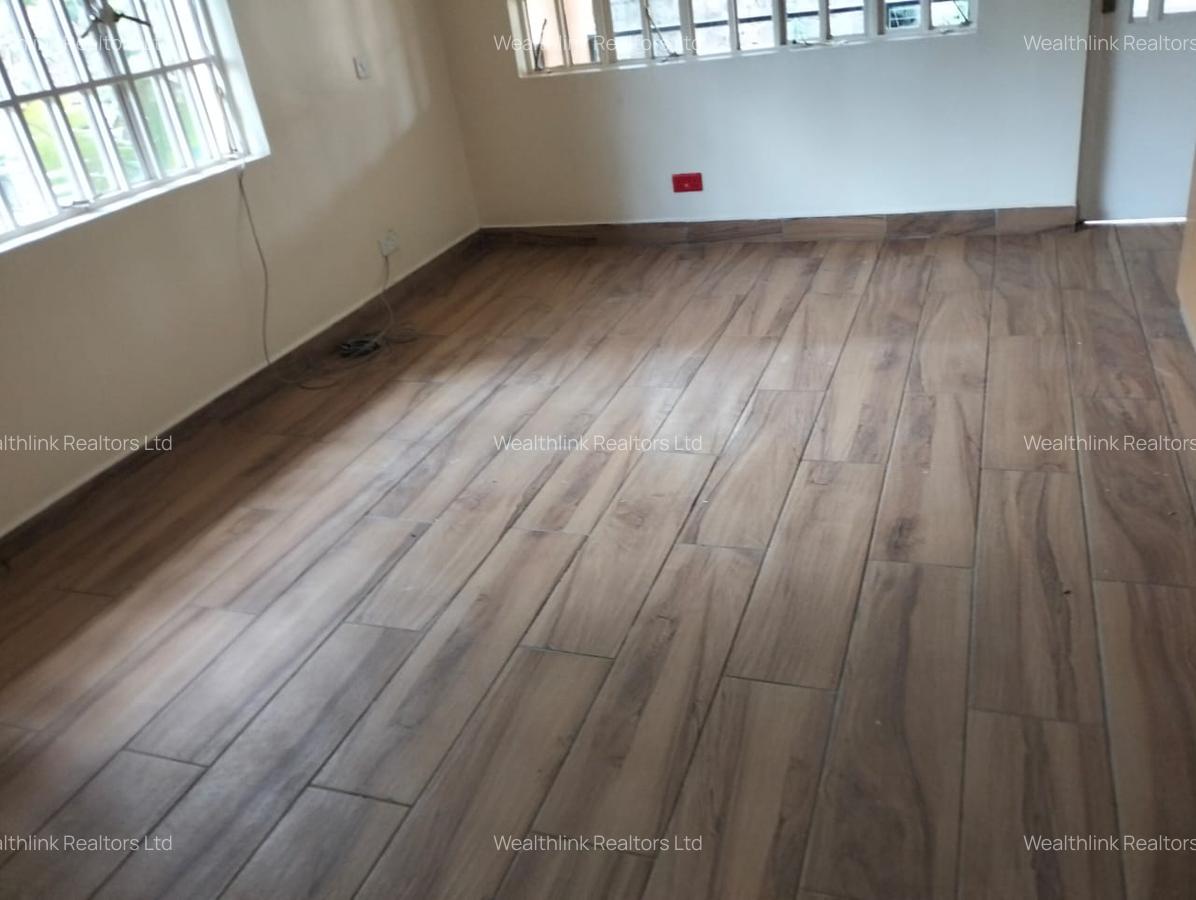 4 Bed Townhouse with En Suite at Lonetree - 17