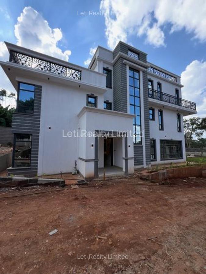 5 Bed Villa with En Suite in Lavington - 1