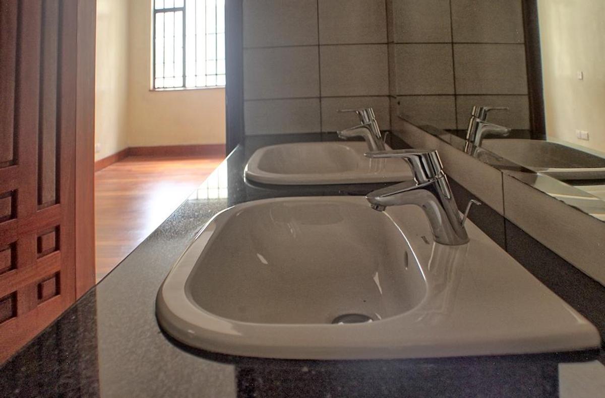 5 Bed Townhouse with En Suite at Convent Drive - 17