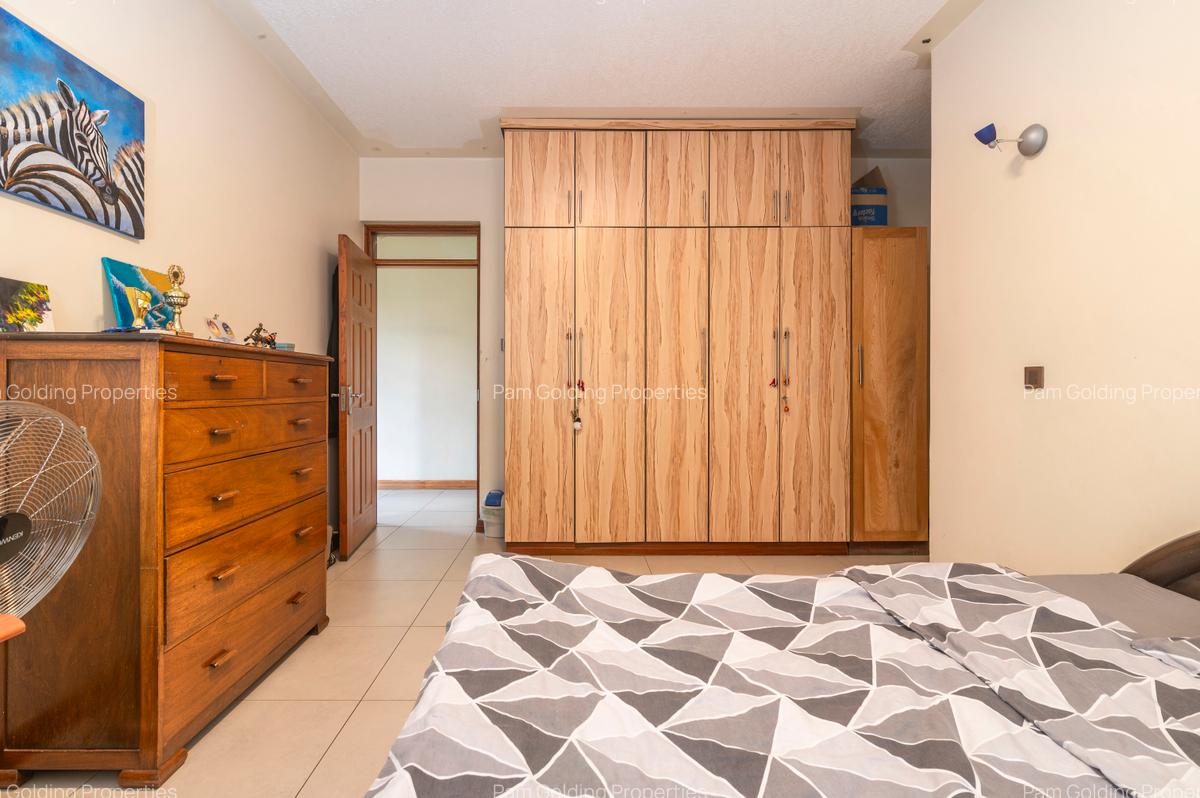 4 Bed Apartment with En Suite at General Mathenge - 12