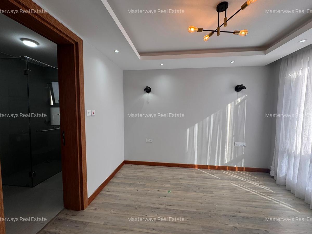 4 Bed Villa with En Suite in Membley - 10