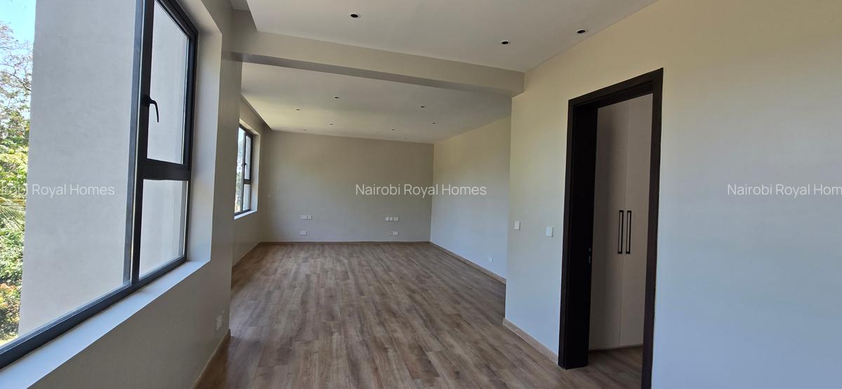 5 Bed Townhouse with En Suite at Lavington Road - 12