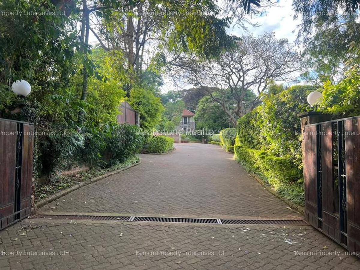 5 Bed Townhouse with En Suite in Rosslyn - 9