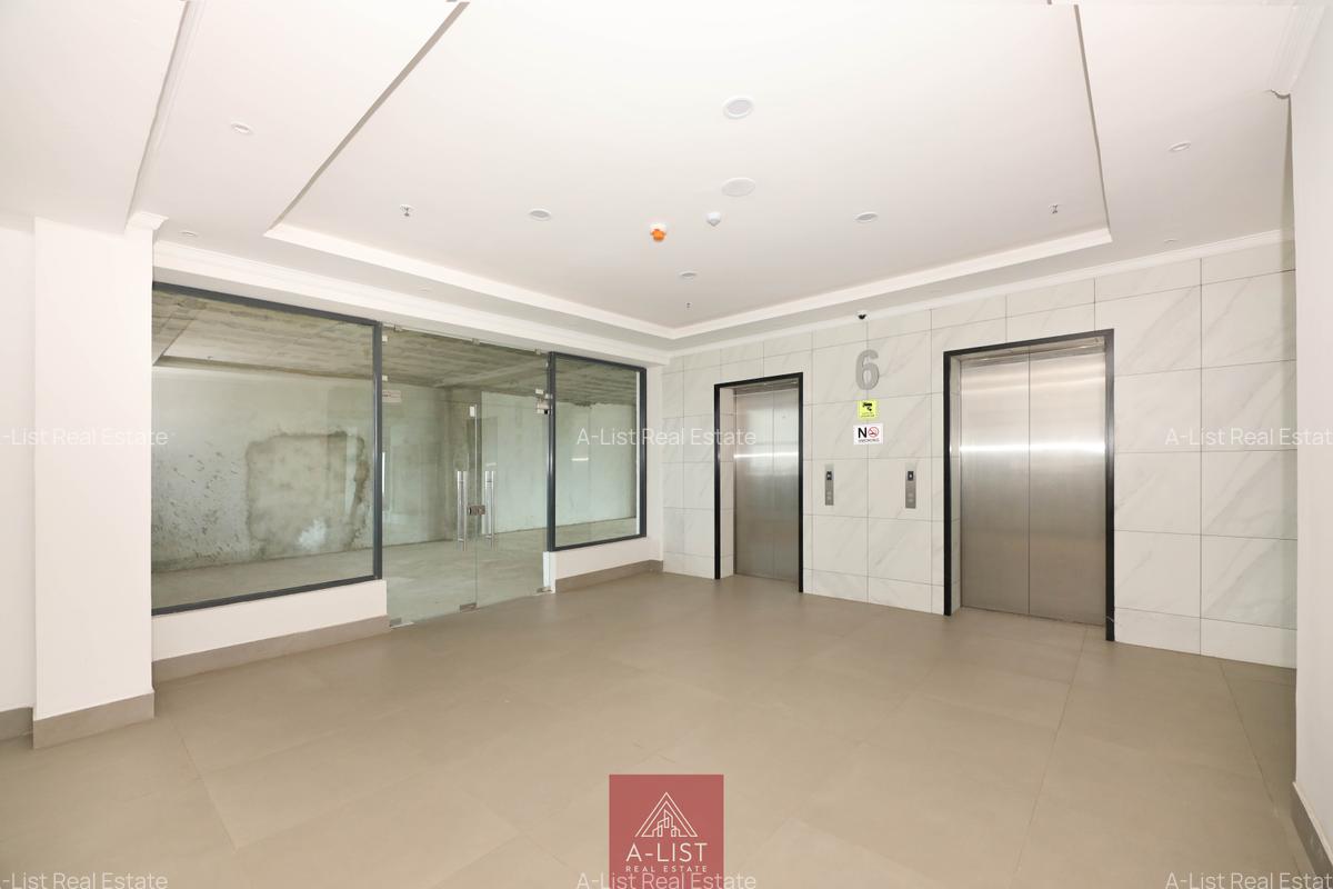 4,000 ft² Office with Service Charge Included at Riverside Drive - 10