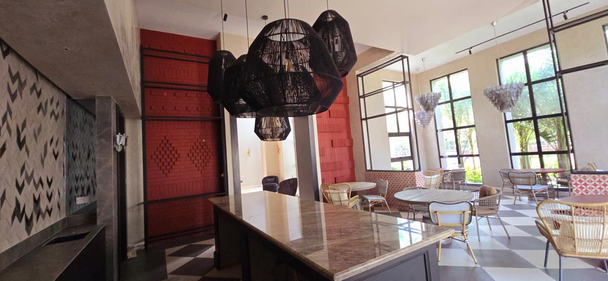 4 Bed House with En Suite at Palm Valley - 9