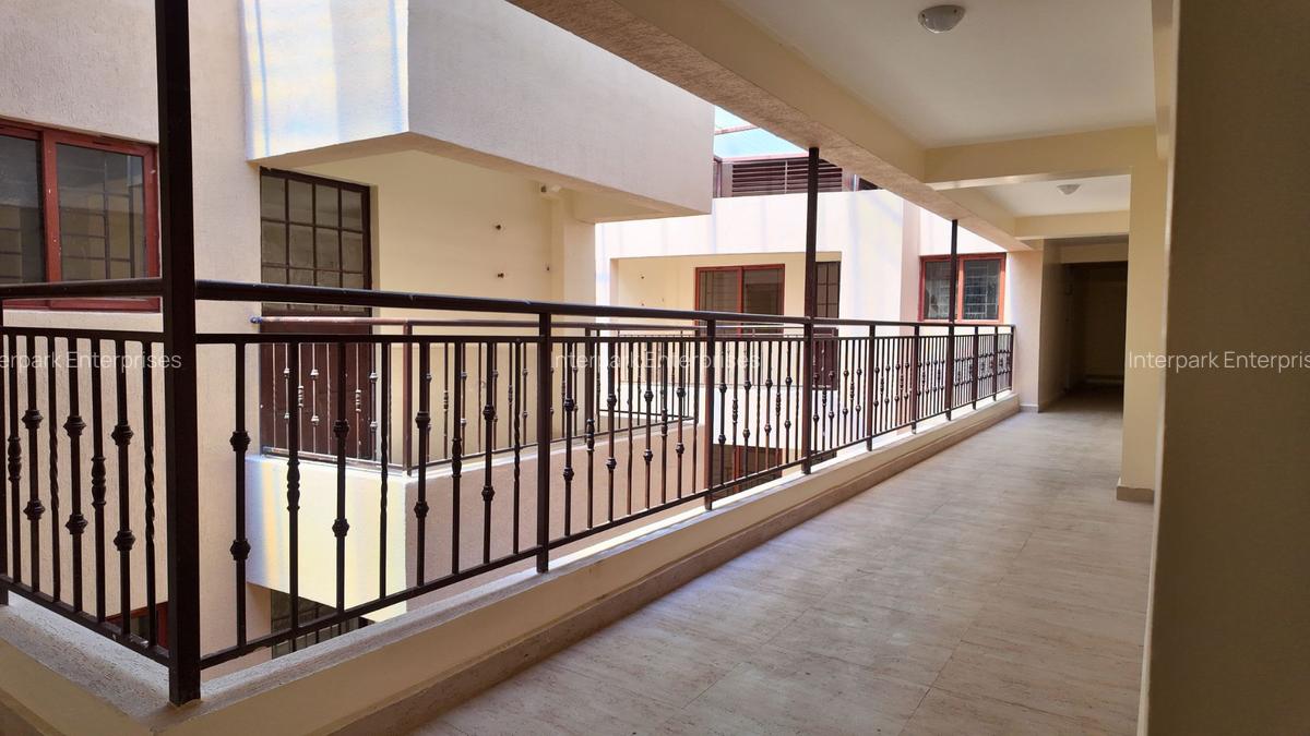 400 ft² Commercial Property at Joska - 8