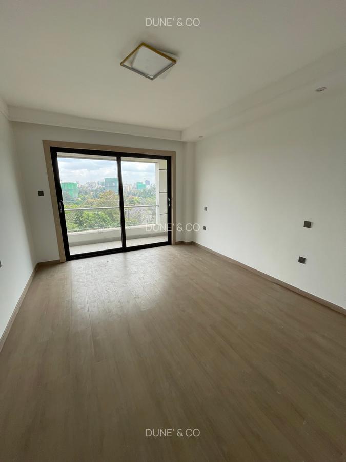 3 Bed Apartment with En Suite in Riverside - 12