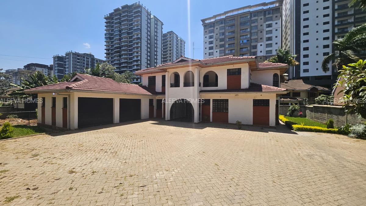 4 Bed House with En Suite in Lavington - 11
