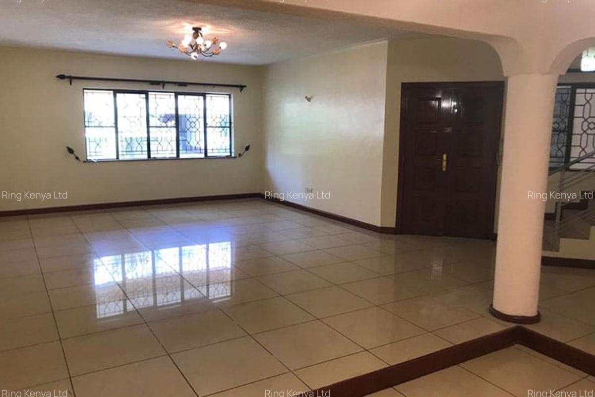 4 Bed House with En Suite in Lavington - 4