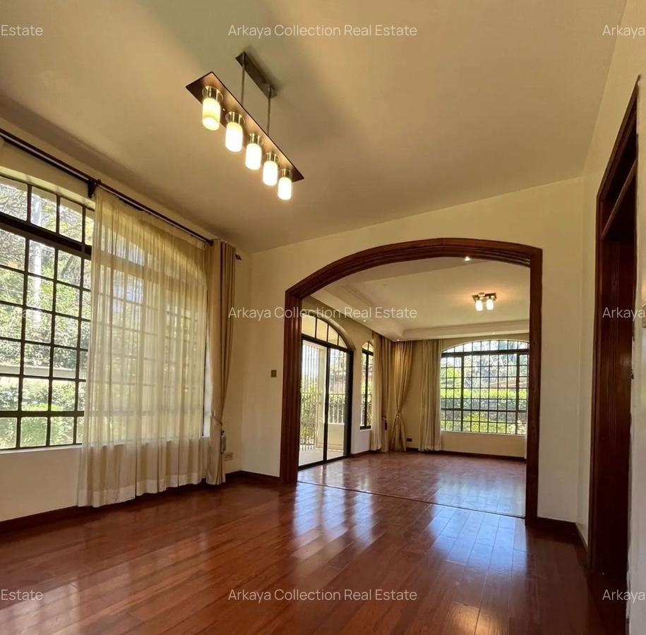 5 Bed House with En Suite in Lavington - 3