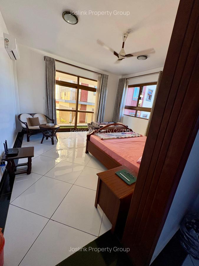 4 Bed Apartment with En Suite at Greenwood Drive - 11