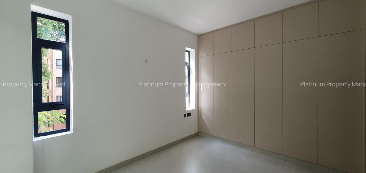 2 Bed Apartment with En Suite at Brookside - 13