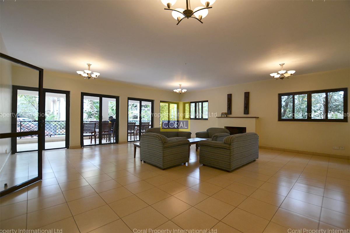 3 Bed Apartment in Riverside - 2