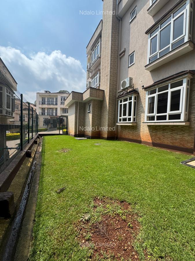5 Bed Townhouse with En Suite at Lavington - 1