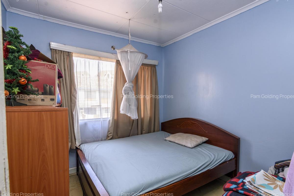4 Bed Townhouse with En Suite at Kapiti Road - 6
