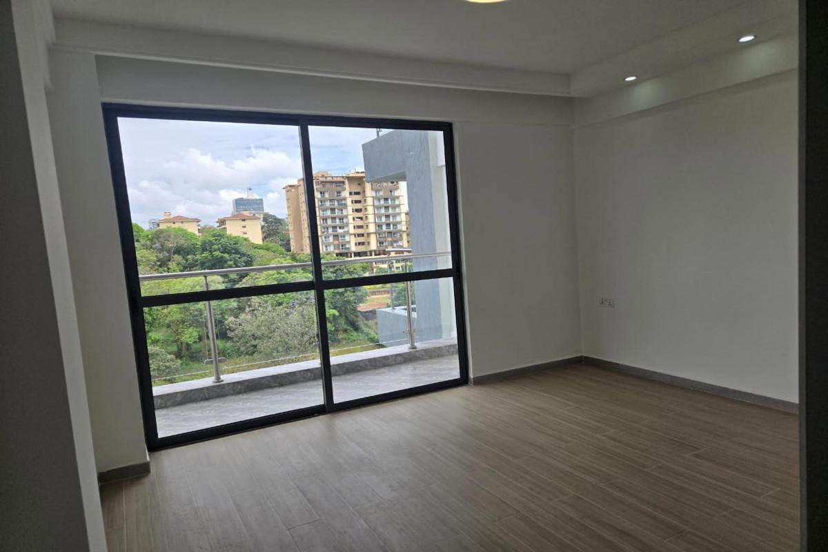 2 Bed Apartment with En Suite at Riveriside Drive - 3