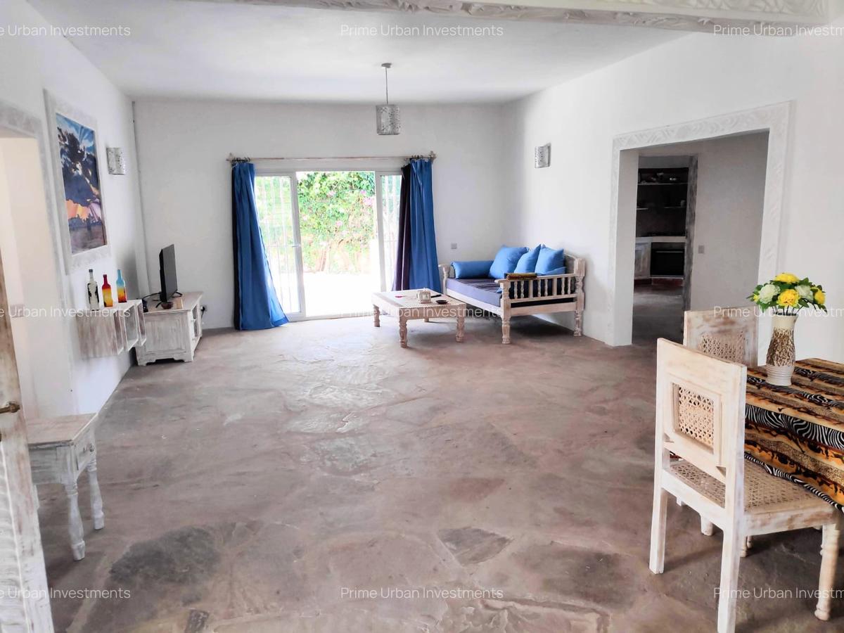 6 Bed House with En Suite in Watamu - 11