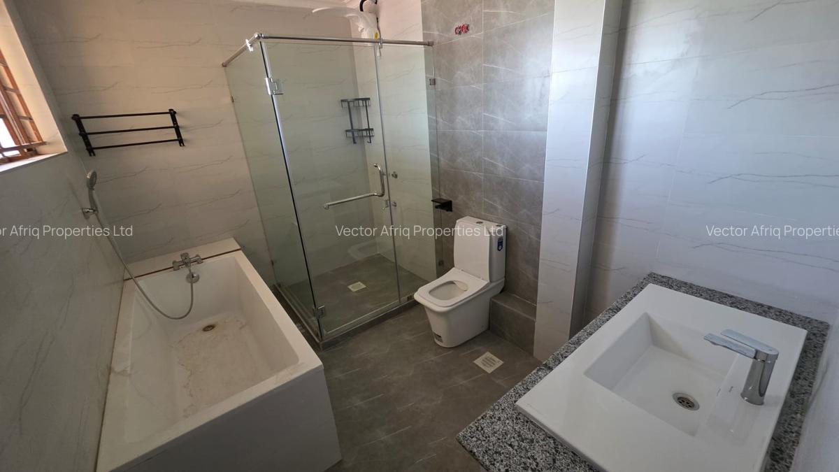 5 Bed Townhouse with En Suite in Ongata Rongai - 17