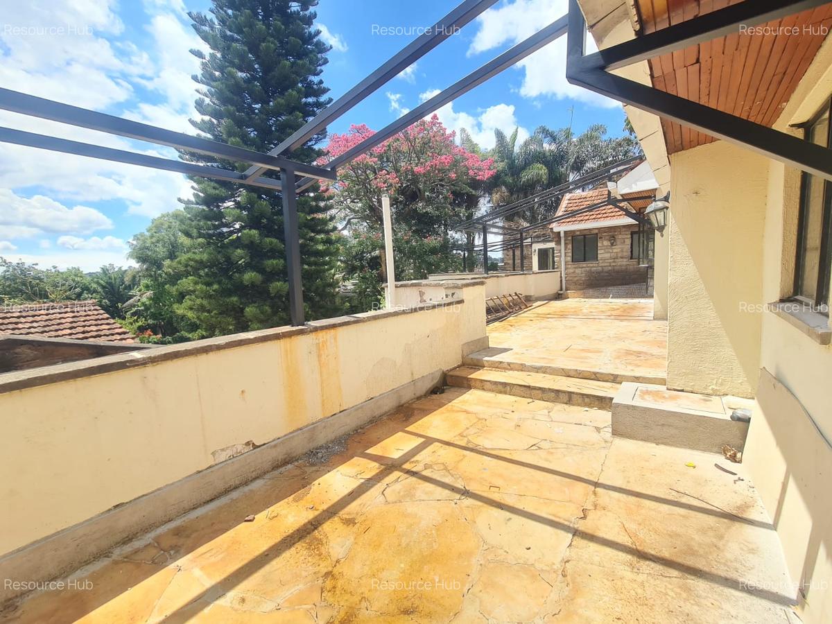 6 Bed House with En Suite at Lavington - 8