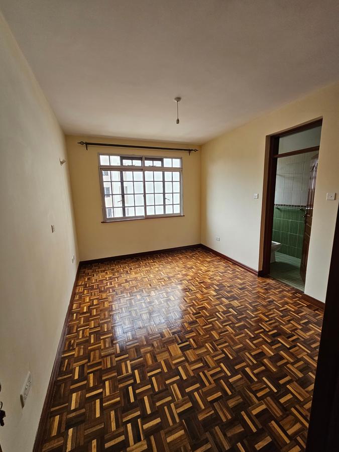 3 Bed Apartment with En Suite at Lavington - 7