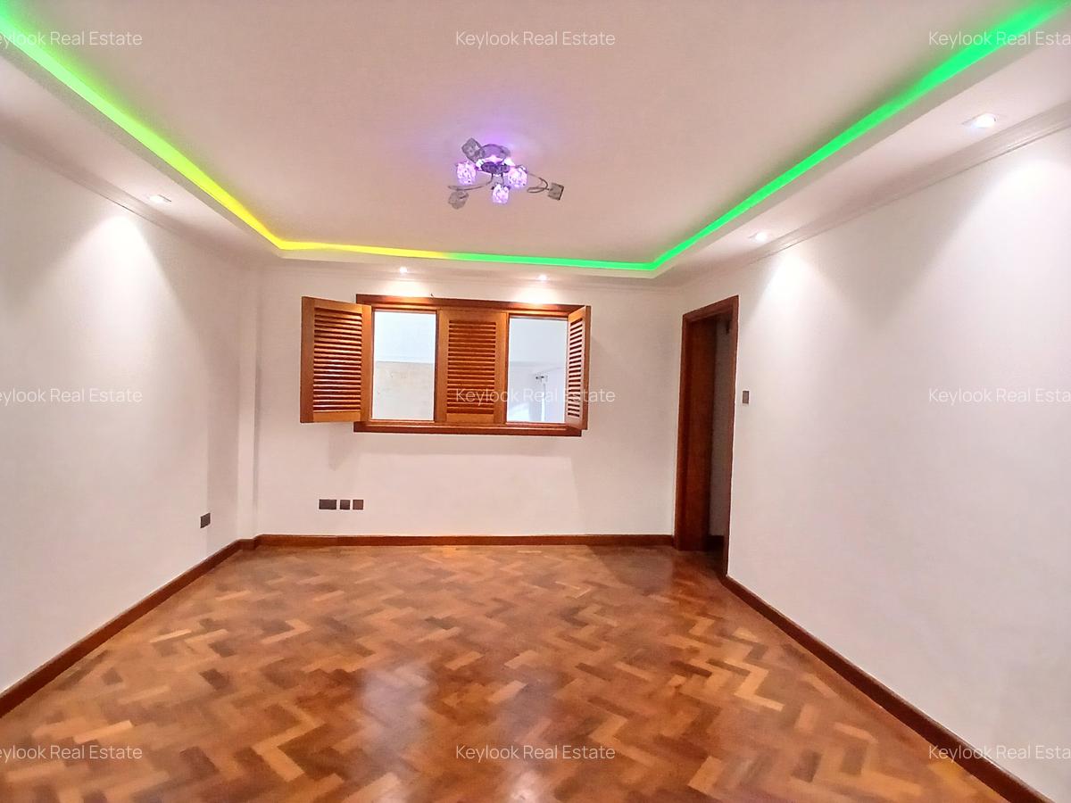 5 Bed Townhouse with En Suite at Lavington - 5