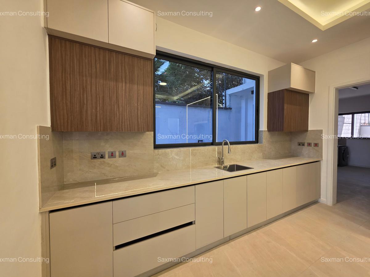 5 Bed Villa with En Suite in Lavington - 8