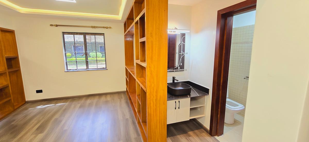 5 Bed Villa with En Suite at Lavington - 5