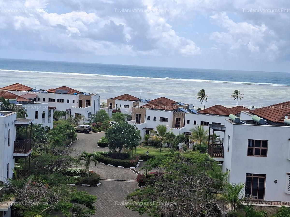 4 Bed Villa with En Suite at Kindly - 2