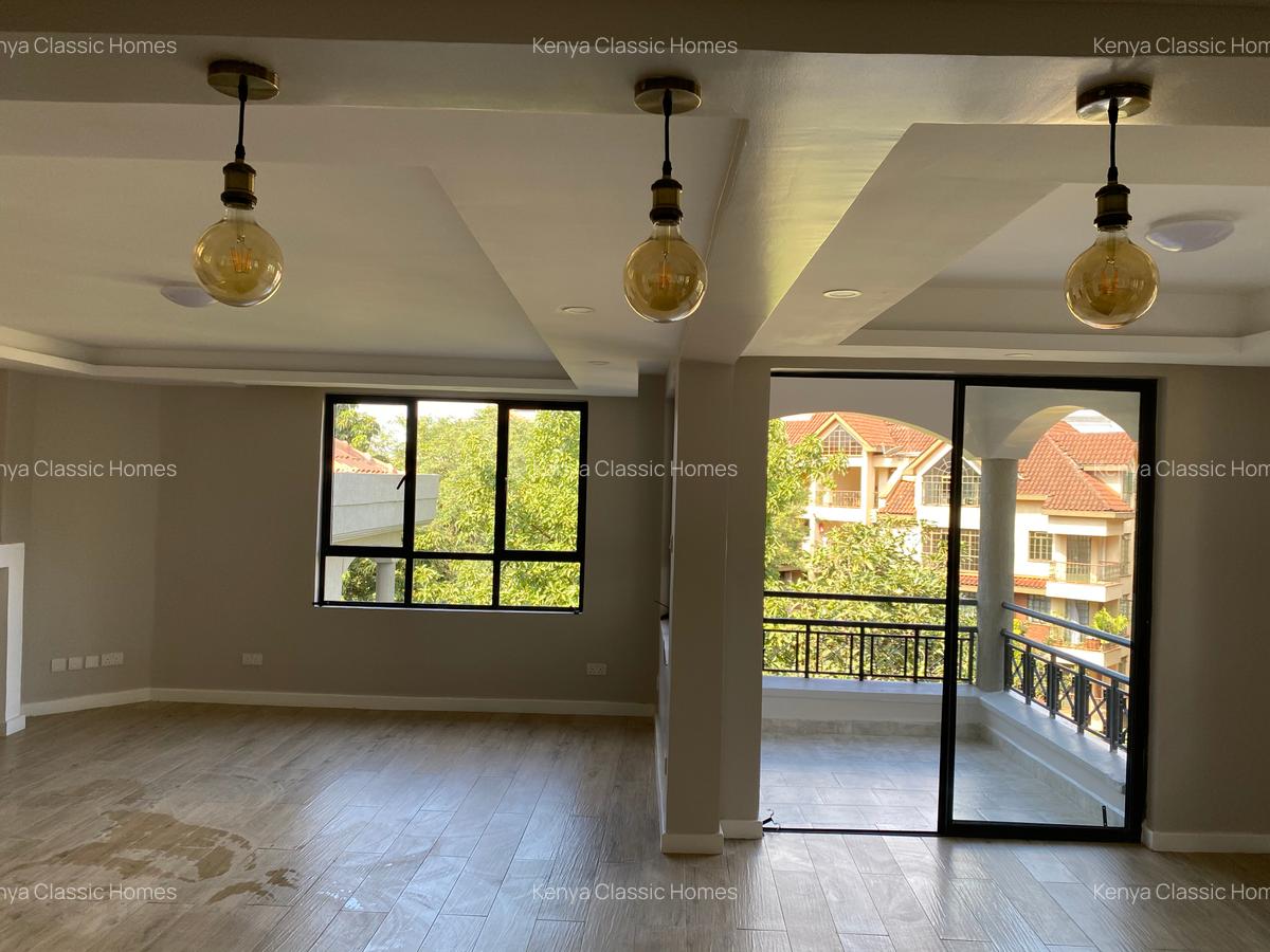 3 Bed Apartment with En Suite at Lavington - 9