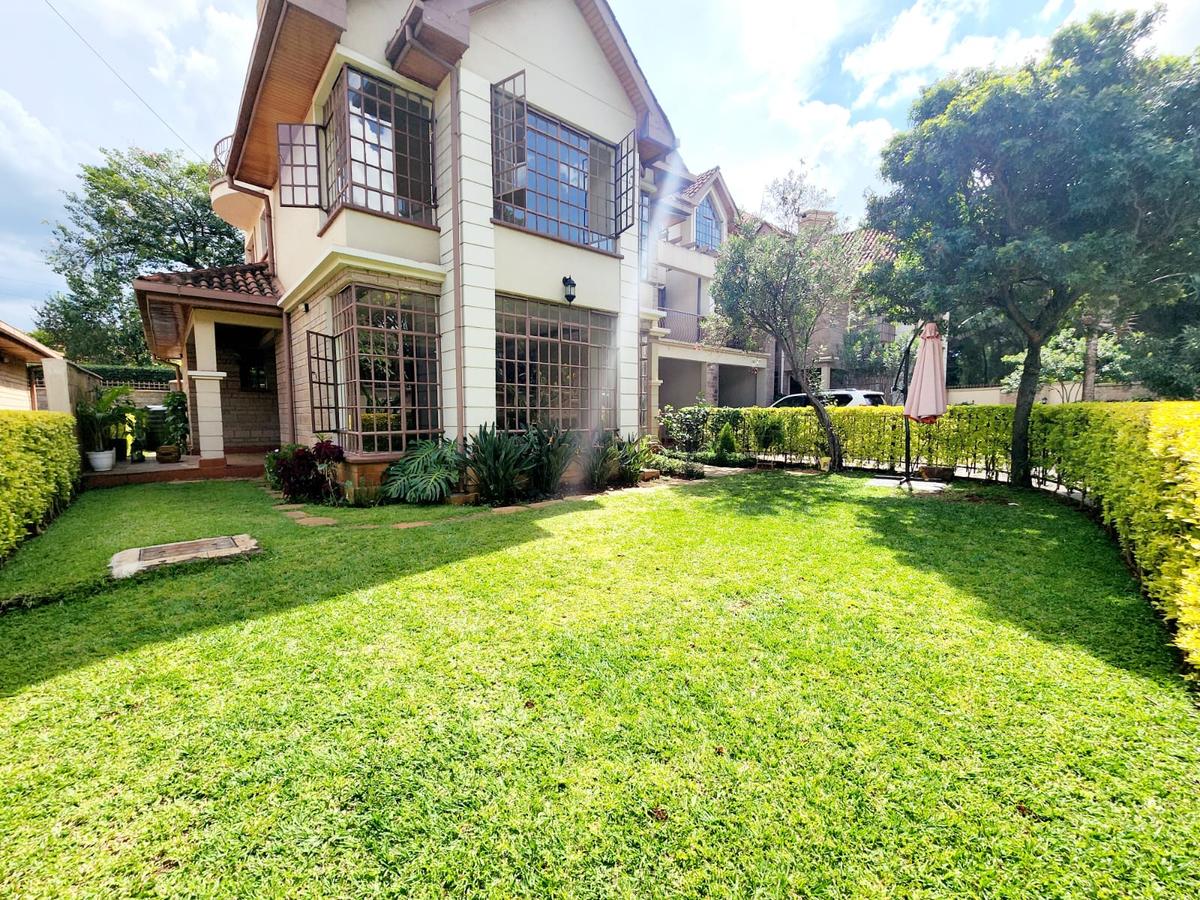 5 Bed House with En Suite at Lavington - 1