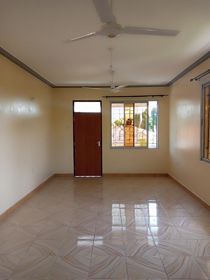 3 Bed Apartment with Parking at Beach Road - 11