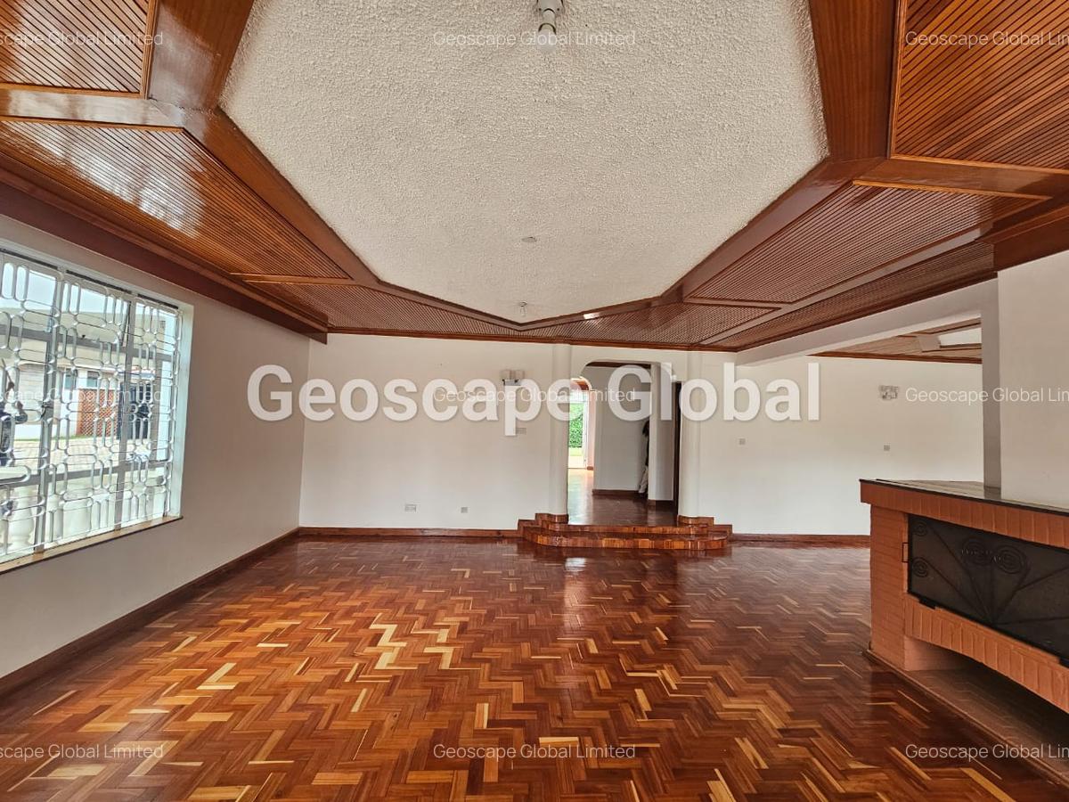 5 Bed House with En Suite in Runda - 12