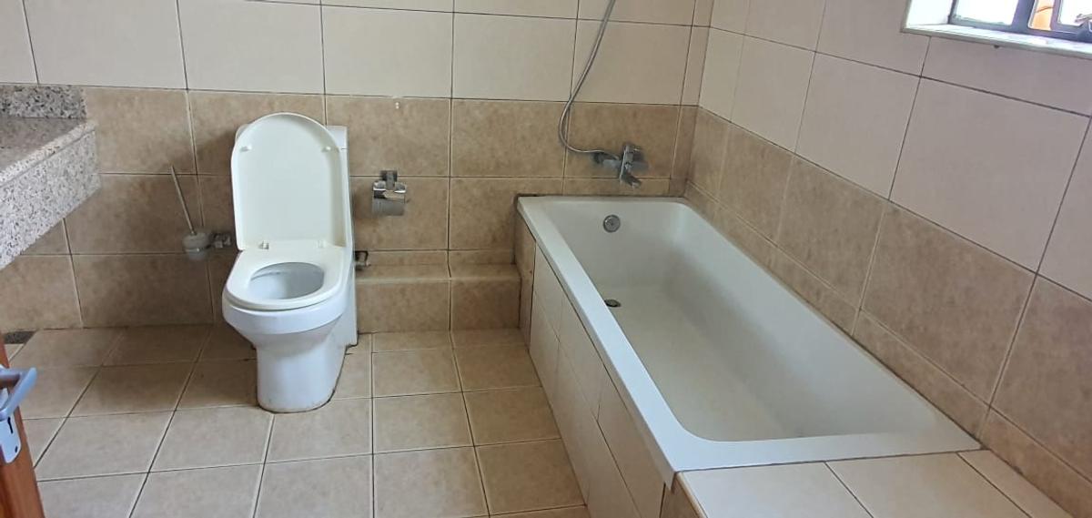 4 Bed Townhouse with En Suite in Lavington - 13