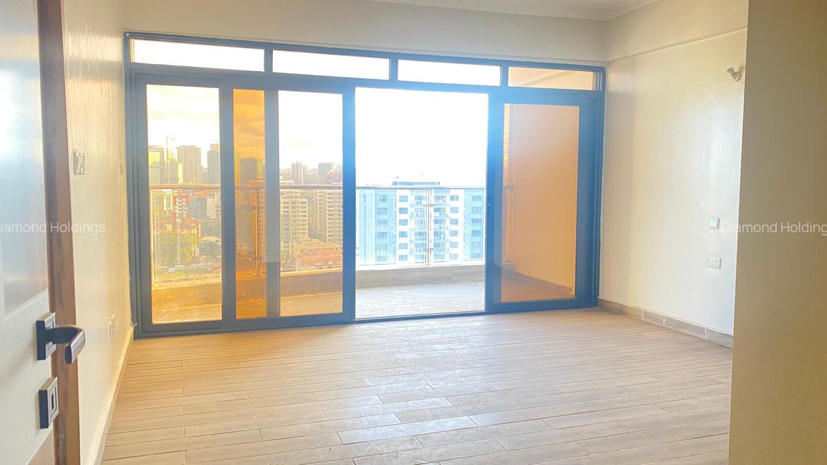 5 Bed Apartment with En Suite at Parklands - 8