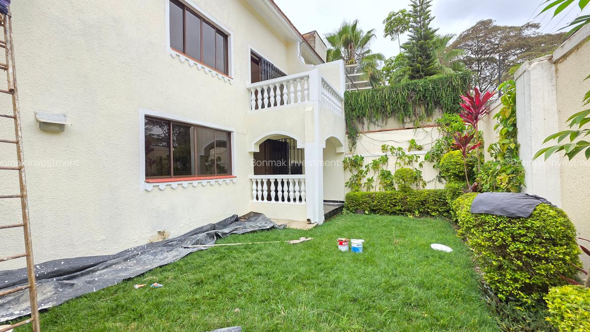 4 Bed Townhouse with En Suite at Lavington Green. - 2