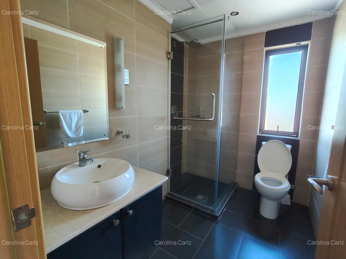 Serviced 2 Bed Apartment with En Suite at Brookside Drive - 18