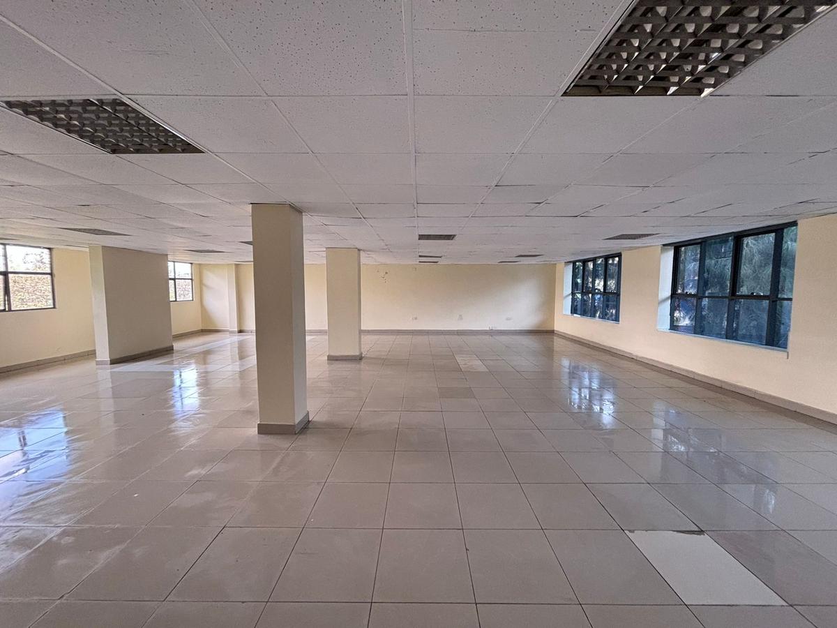 2,100 ft² Office with Fibre Internet in Lavington - 8