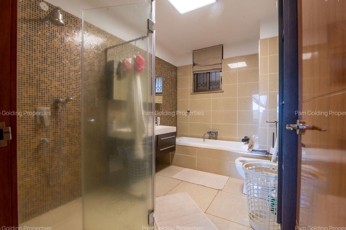3 Bed Apartment with En Suite at 6Th Parklands - 17