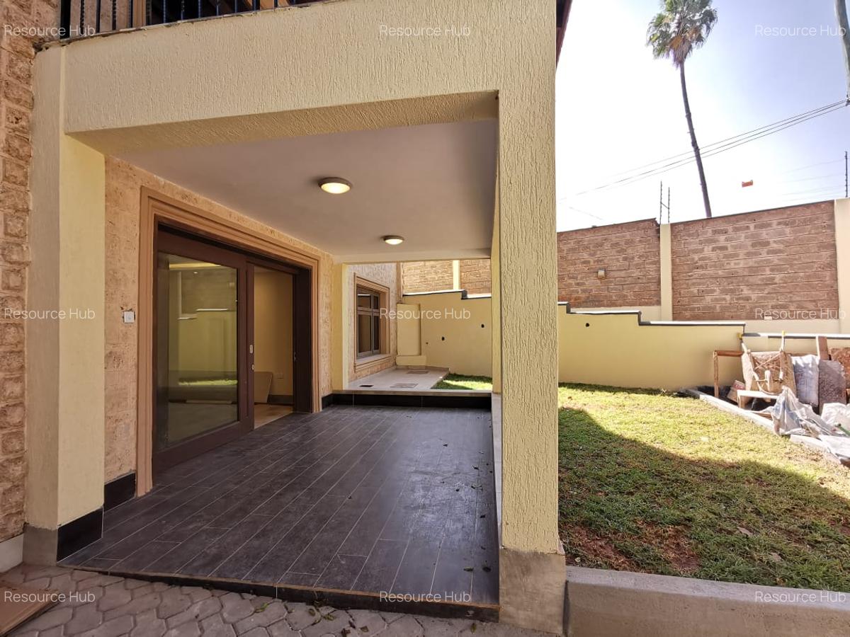 1 Bed Townhouse with Garden at Off Brook House Drive - 4