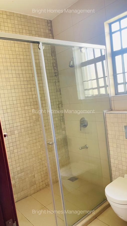 5 Bed Townhouse with En Suite in Lavington - 12