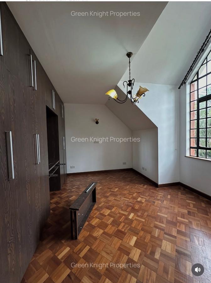 4 Bed House with En Suite in Lavington - 9