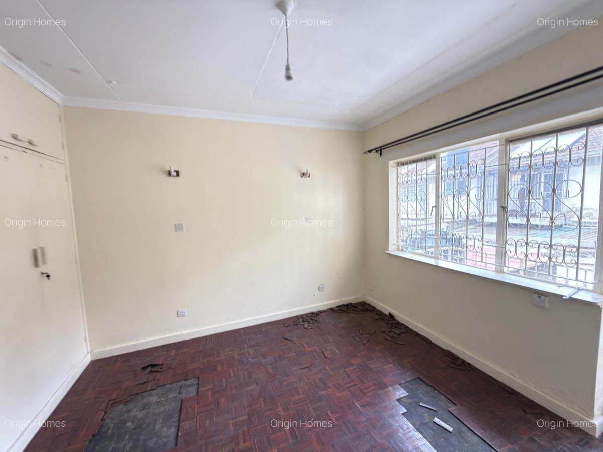 3 Bed House with En Suite in Brookside - 6